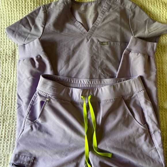 Figs Lavender Dew Scrub Set - Picture 3 of 5